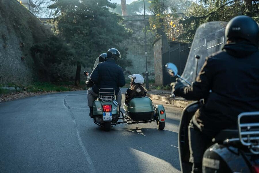 Rome: Evening Vespa Sidecar City Tour - Circus Maximus from the road
