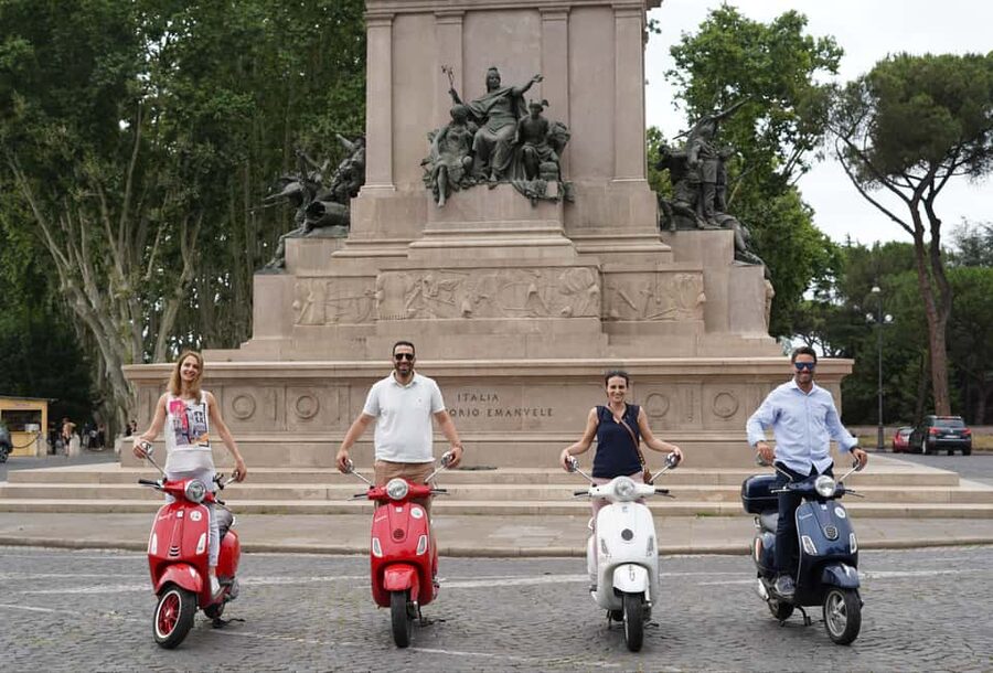 Rome: Night Photography service by Vespa with Aperol Spritz - Starting near the Colosseum