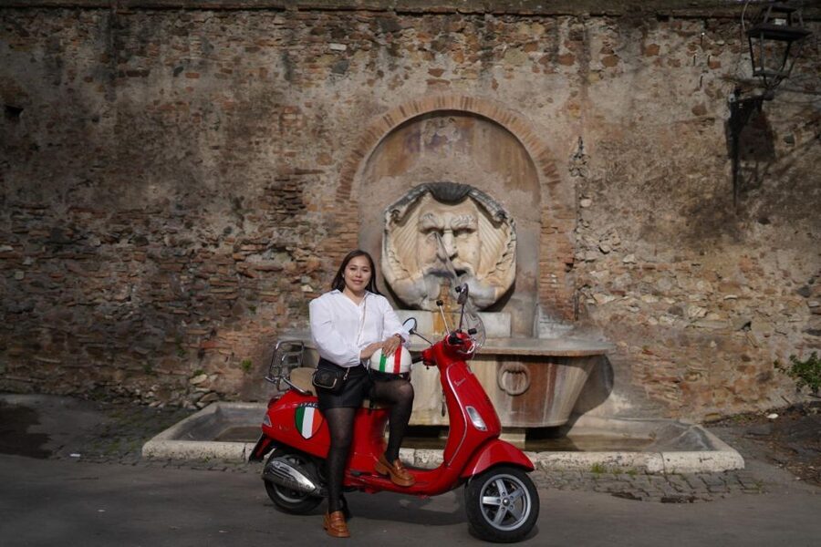 Rome: Photography Service by Vespa Scooter - Orange Garden: the prettiest pause