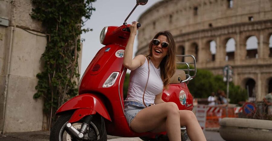 Rome: Photography services by Vespa with Aperol Spritz - Circus Maximus and the shape of ancient Rome