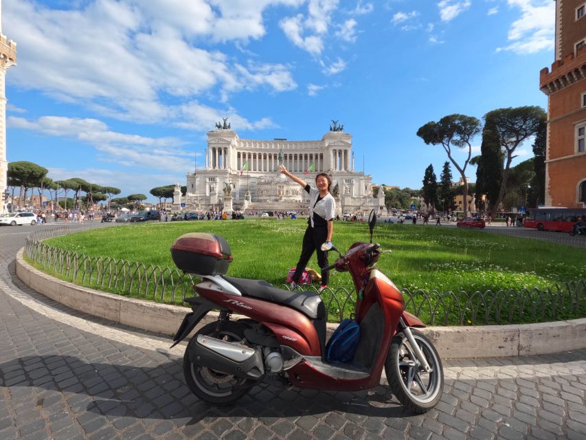 🛵 Rome: Private Scooter Guided Tour, Day - Night Ride💘🛵 - Pantheon, Navona, and San Giovanni