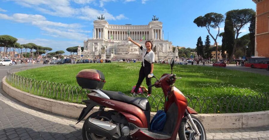 🛵 Rome: Private Scooter Guided Tour, Day - Night Ride💘🛵 - From your hotel to the Colosseum and Circus Maximus