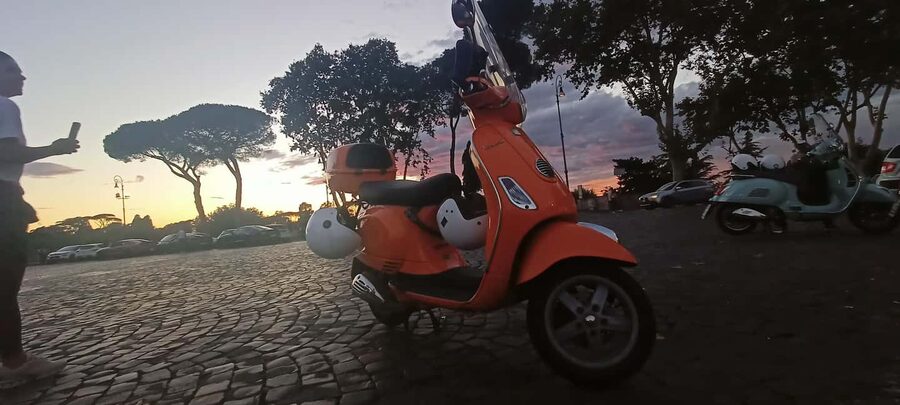 Rome: Ride as a Passenger on a Vespa on Guided City Tour - Why a Vespa is a smart way to see Rome quickly