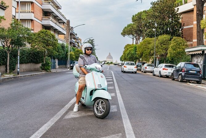 Rome Vespa 125cc Daily Rental - Safety gear, insurance, and the lock