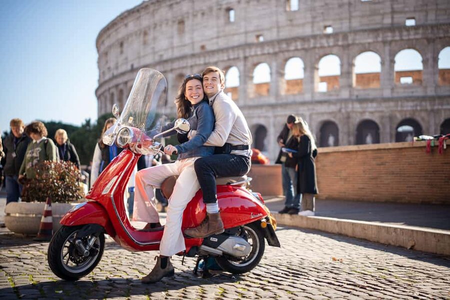 Rome: Vespa Photo Tour with City Center Pickup - Pickup and the first minutes on the Vespa