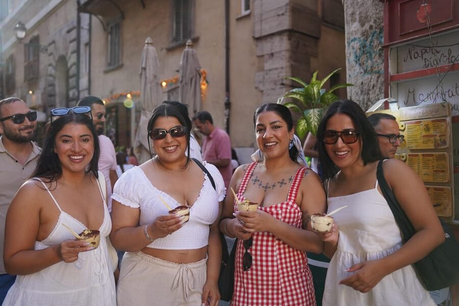 Rome: Vespa Ride with Pictures and Sweet Tastings - Why a passenger Vespa tour works so well in Rome