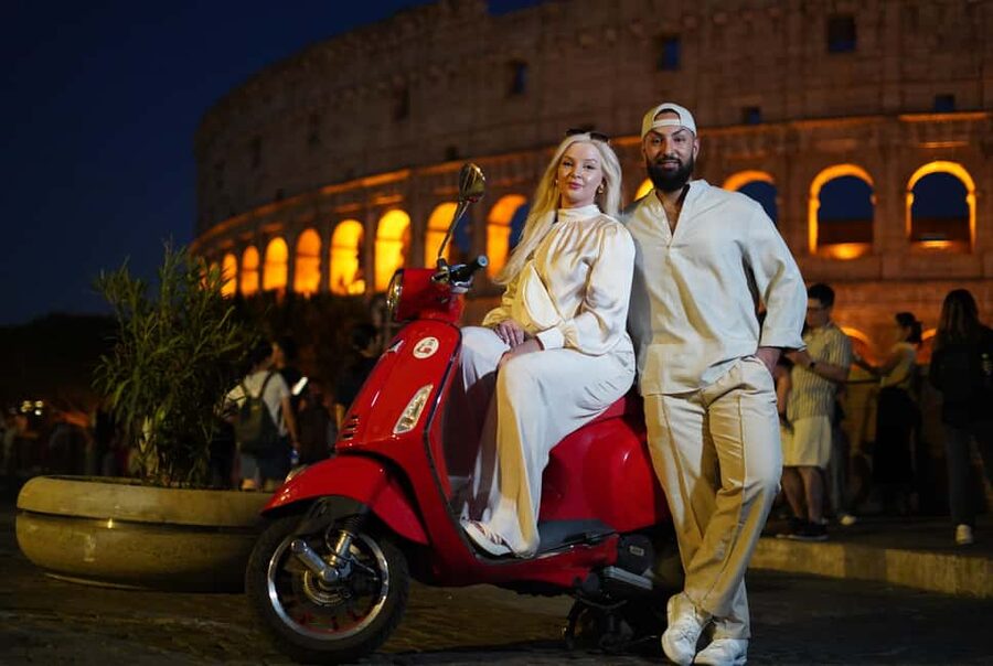 Rome: Vespa Scooter Night Tour with Pro Photographer service - Key points to know before booking