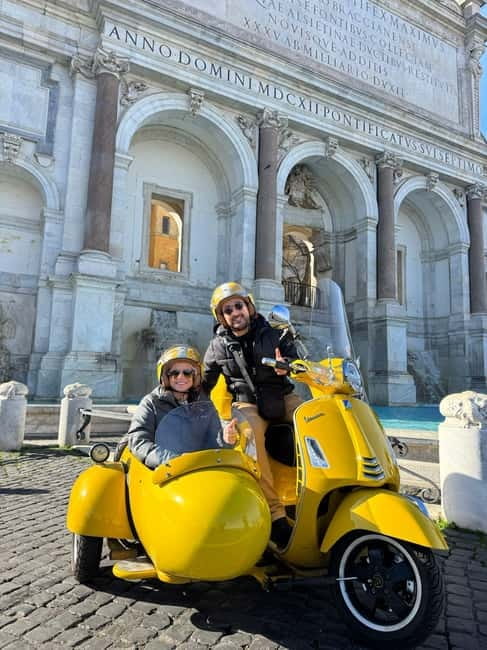 Rome: Vespa Sidecar Tour with Hotel Transfers & Gelato - Piazza Venezia and the Colosseum