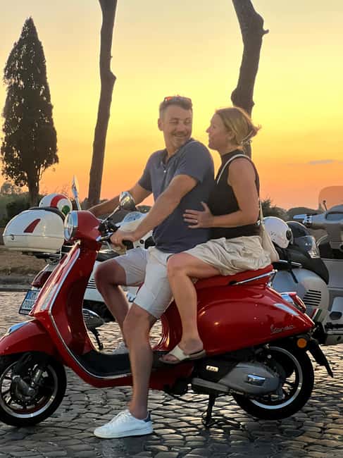 Rome: Vespa Tour with Local Guide - The Colosseum in a ten-minute stop