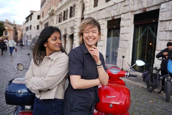 Rome: Vespa Tour with Photographer and Tiramisu treat - Janiculum Hill and the Belvedere