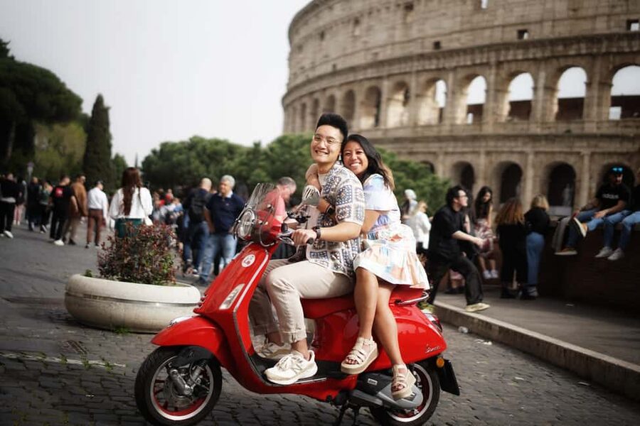 Rome: Vespa Tour with Professional Photographer - Key points at a glance