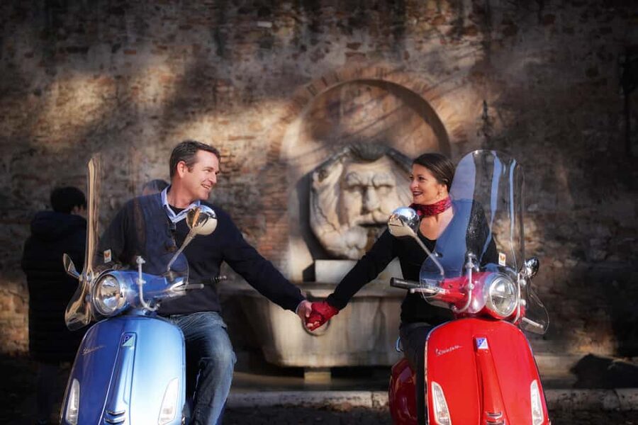 Rome: Vespa Tour with Professional Photographer - The first ride through Rome