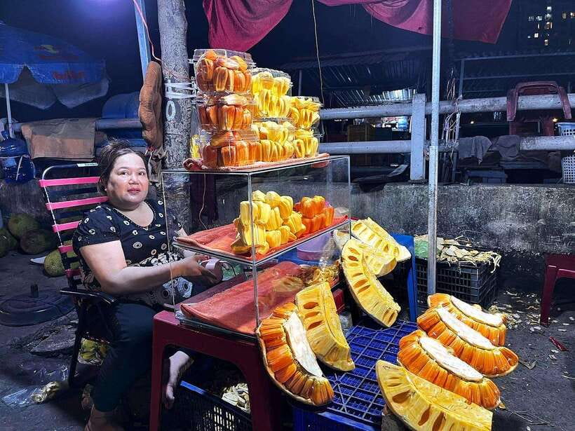 Saigon: Floating Market and Food Tasting Tour by Scooter - Saigon by scooter, with food as the map