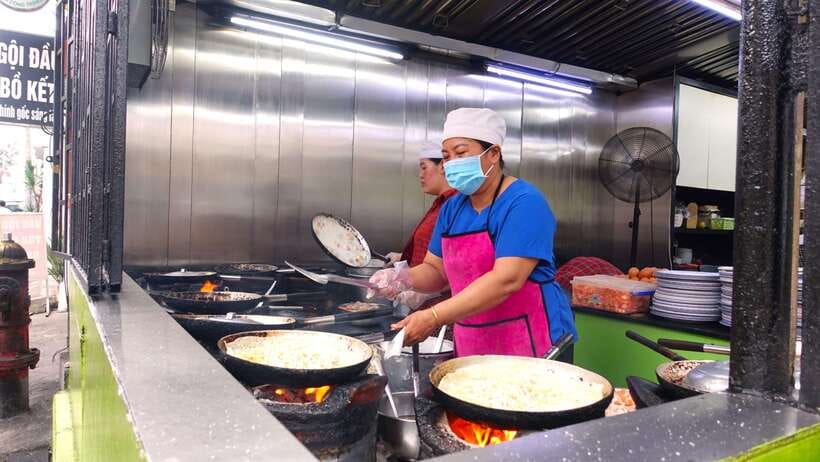 Saigon: Floating Market and Food Tasting Tour by Scooter - District 4 for bánh mì and a local food market