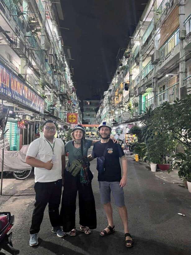 Saigon: Floating Market and Food Tasting Tour by Scooter - District 10 and the city’s flower market