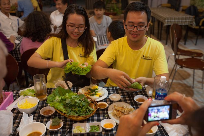 Saigon Night Street Food and City Tour on Scooter - A short night ride shows you more of Saigon
