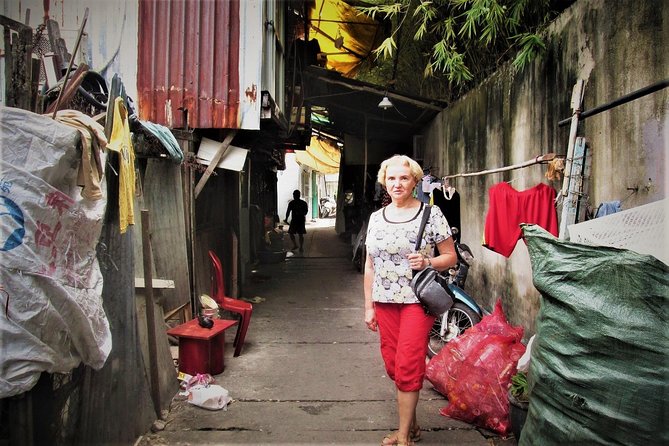 Saigon Slum tour, Chillspots tour by scooter | Female driver - Food, charity stalls, and the final coffee