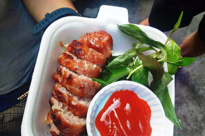 Saigon Street Food & Hidden Alleys by Scooter – 7/9/12 Tastings - Nguyễn Thiện Thuật apartment blocks and everyday Saigon