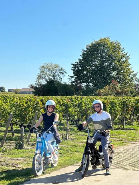 Saint-Emilion: Vintage moped rides and tours - Meeting at Château Vieux Clos