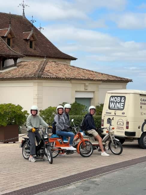 Saint-Emilion: Vintage moped rides and tours - Following the 35 km route beyond the old town