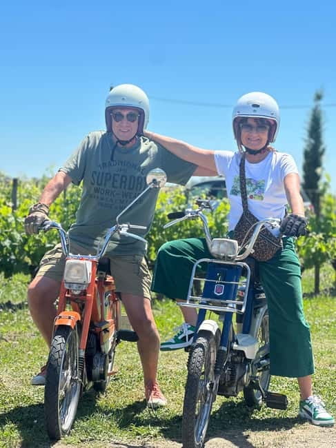 Saint-Emilion: Vintage moped rides and tours - The optional tasting and château visit