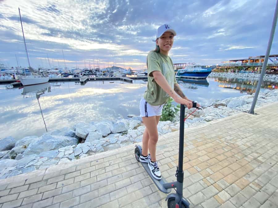Santa Marta: Scooters Rental - Following the bay for Caribbean air and sunset views