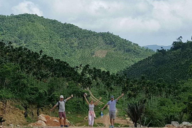 scooter and hiking trip in the rainforest - Why this Sanya outing works better than a standard sightseeing day