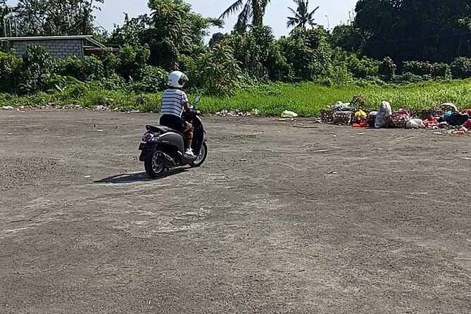 Scooter Lesson in Ubud - Starting in Ubud with a private instructor