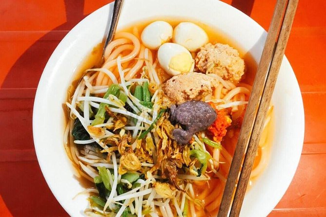 Scooter tour and street food around Buon Ma Thuot city. - 8:00 to 9:00 p.m. coffee, che, and a slower finish