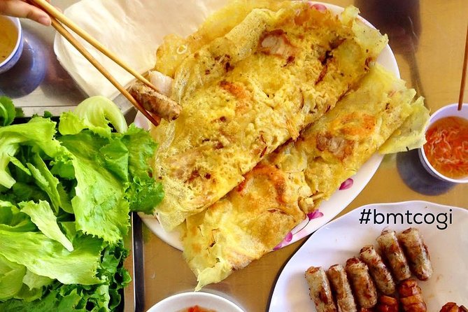 Scooter tour and street food around Buon Ma Thuot city. - Buon Ma Thuot market between 6:30 and 6:50 p.m.