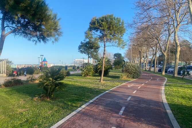 Self-guided panoramic eco tour of Pescara by e-scooter or bike - Starting near Pescara’s railway locomotive