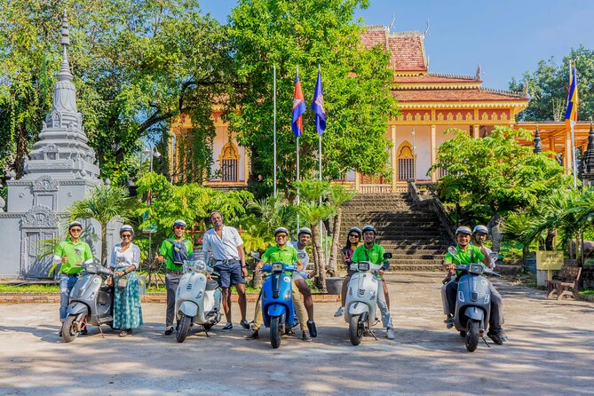 Siem Reap: Countryside Vespa Tour / Tuk Tuk Available - The old Buddhist temple and Khmer practice