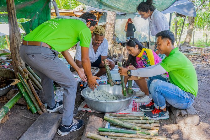 Siem Reap: Countryside Vespa Tour / Tuk Tuk Available - Weaving a basket in a village workshop