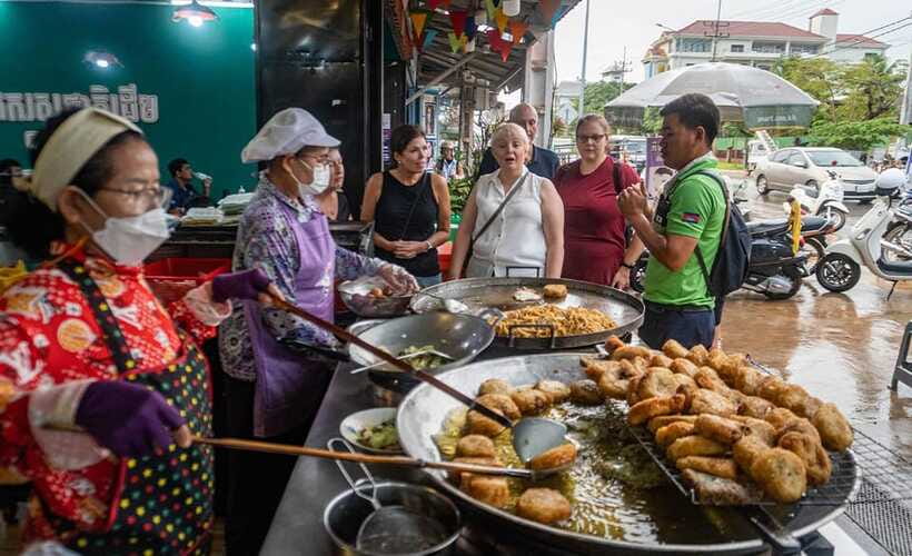 Siem Reap: Evening Foodie Vespa Tour / Tuk Tuk Available - Who should book this $45 evening?