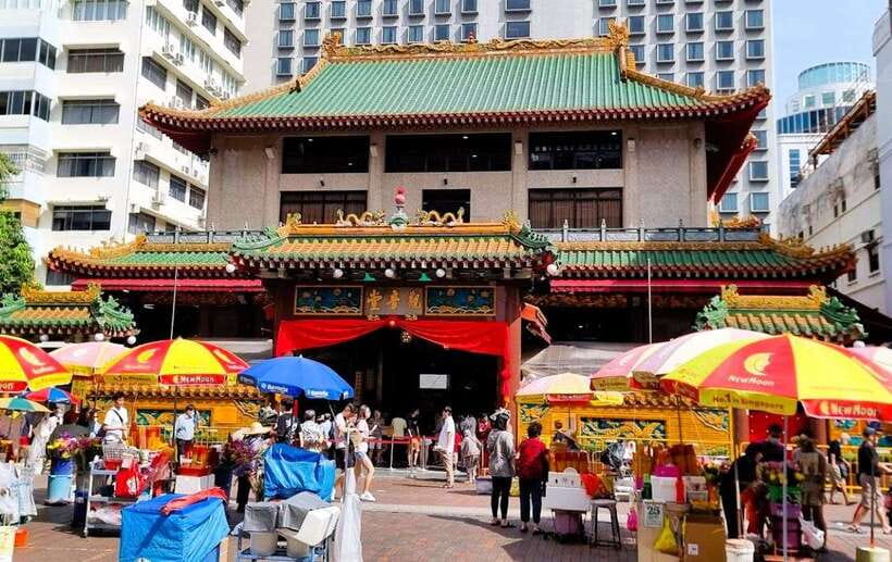 Singapore: Street Food & Ethnic Quarters Kick Scooter Tour - Churches, CHIJMES, and the Raffles stop