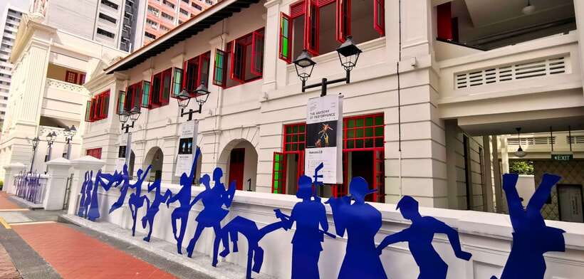 Singapore: Street Food & Ethnic Quarters Kick Scooter Tour - Kampong Glam by evening