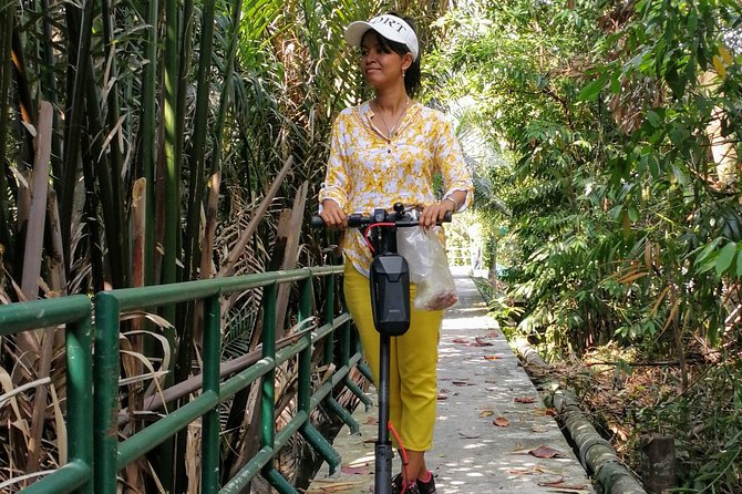 Take a E-Scooter Ride in Bangkok's Jungle - A quiet start at Sri Nakhon Khuean Khan Park