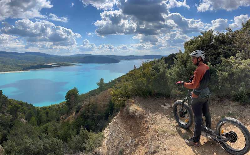 The lakeside panoramic tour: Guided electric scooter rides - Following the cliffs above Lake Sainte-Croix