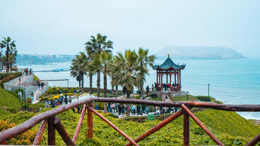 Tour Panorámico en Miraflores en Scooter Eléctrico - The Navy Lighthouse adds a historic viewpoint