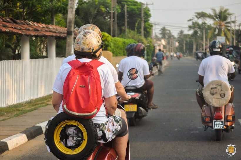 Trincomalee: Guided scooter City Tour - Trincomalee Beach, Nilaveli Beach, and the famous bridge