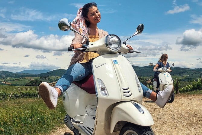 Tuscany Vespa Tours Through the Hills of Chianti - Getting comfortable on the scooter