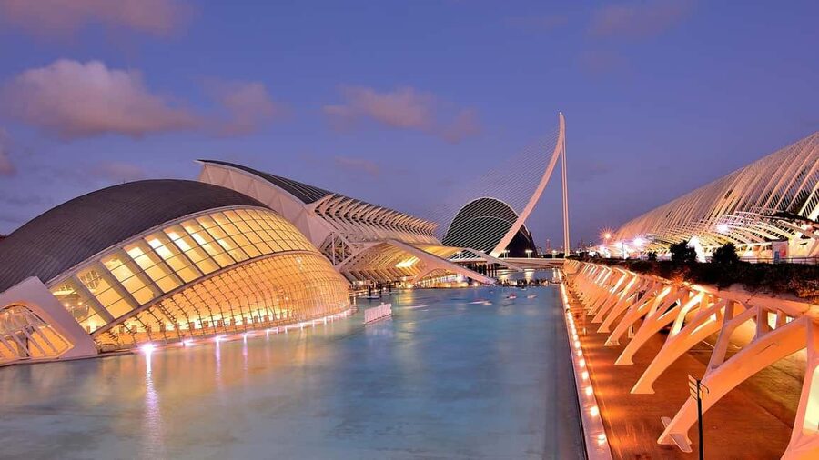 Valencia: 2-Hour Electric Scooter Rental - Riding the Turia Gardens for the easiest city route