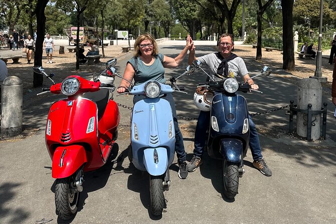 Vespa experience guided by us & Photo shoot - Ten minutes at Piazza del Campidoglio