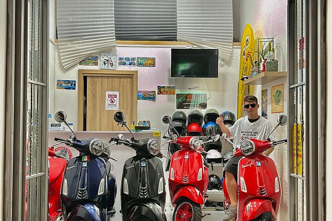 Vespa Naples rental - Picking up near Via Toledo 16
