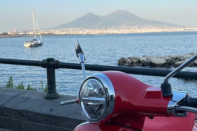 Vespa Naples rental - The equipment that makes the rental practical