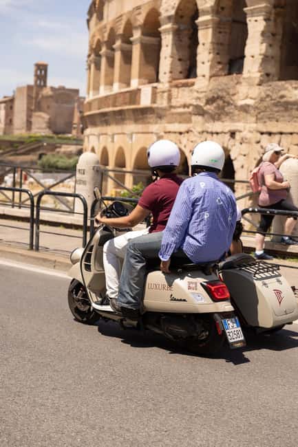 Vespa Sidecar Tour: Highlights of Rome - Piazza Venezia and the Colosseum