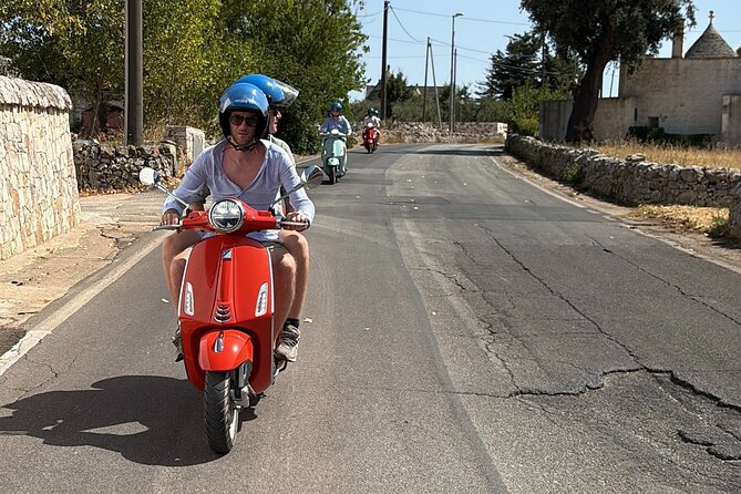 Vespa tour from Polignano to Savelletri with octopus sandwich - The Vespas and the pace of the ride