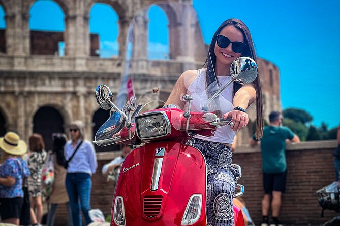 Vespa Tour Guided by Local in Rome - Piazza Venezia and the first king of Italy