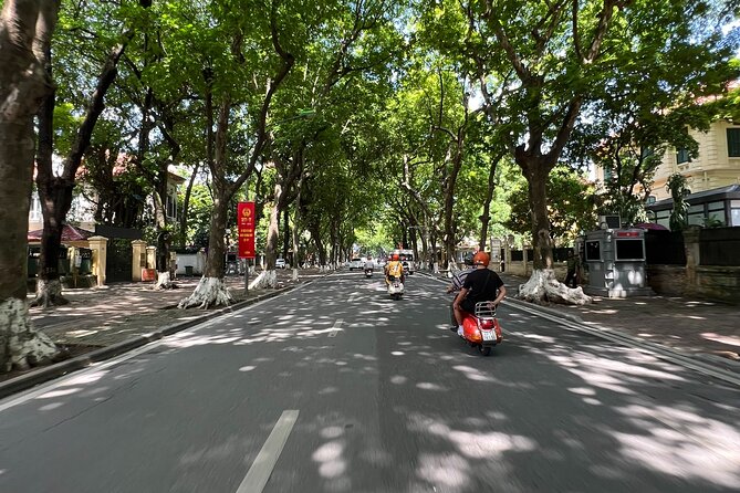 Vespa Tour HANOI BACK STREETS: FOOD+LOCAL LIFE+CULTURE & FUN - Long Bien Bridge and the walk to Banana Island