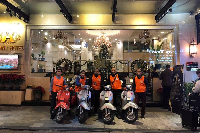 Vespa Tour Hanoi Life Rustic - A small music performance adds a human touch
